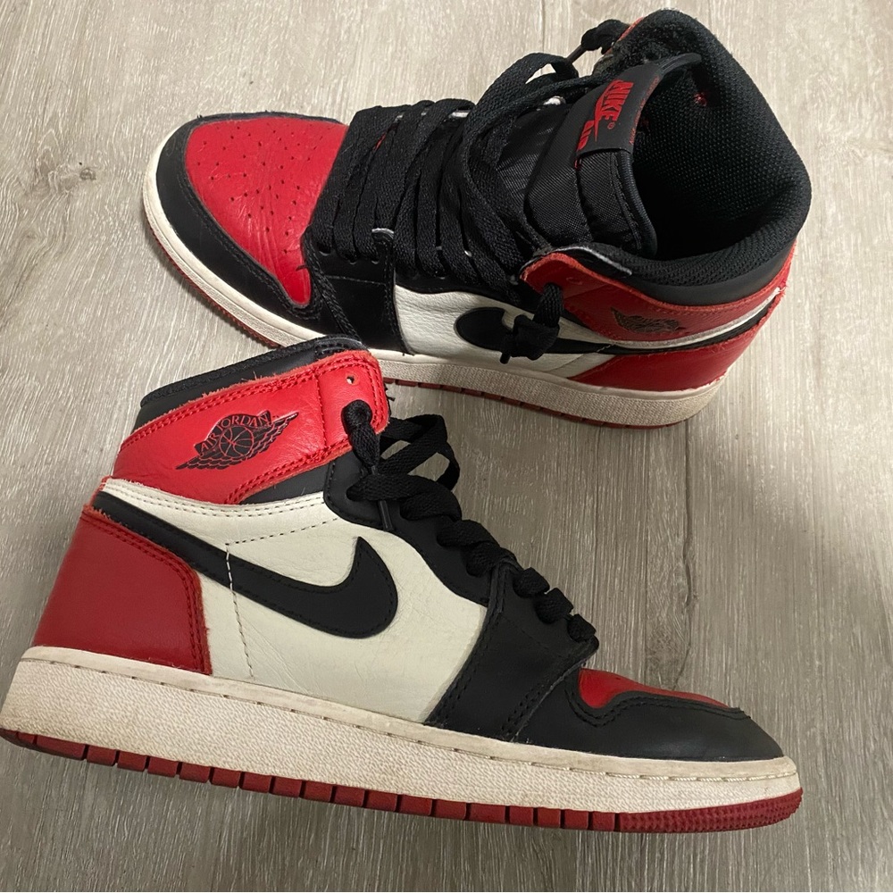 2018 Air Jordan 1 Retro High OG BG “ BRED TOE” Boys size 5.